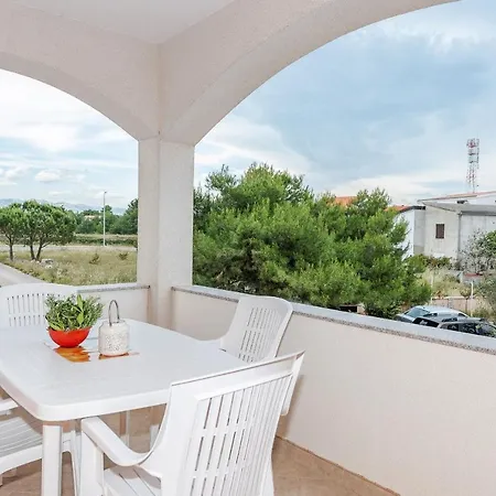 Simic Apartment Vir