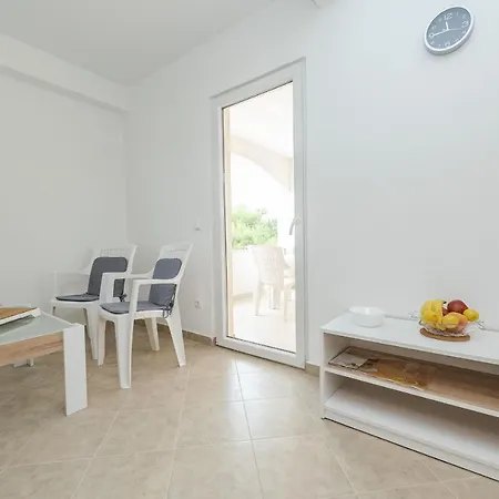 Simic Apartment Vir