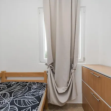Simic Apartment Vir
