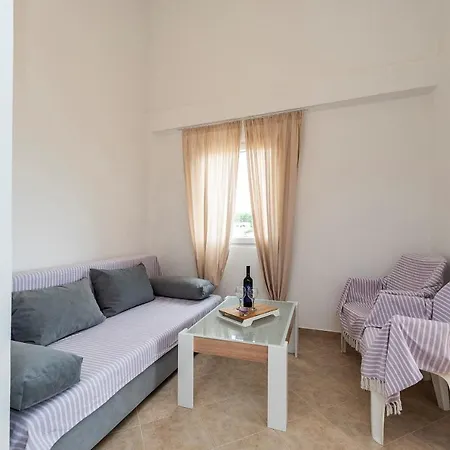 Simic Apartment Vir