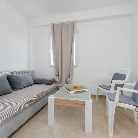 Simic Apartment Vir